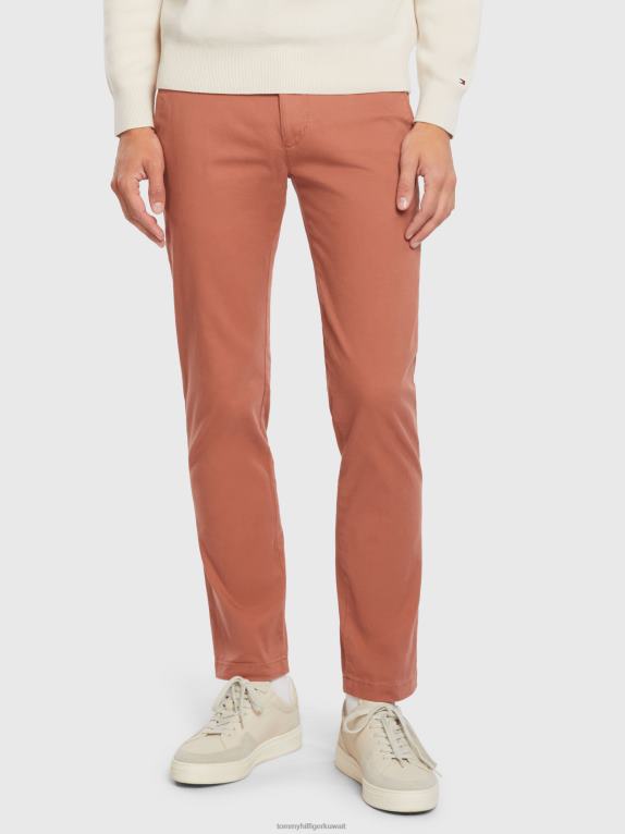 خمري داكن Tommy Hilfiger 1985 بنطال تشينو إسنشيال بليكر ذو قصة ضيقة 446441027