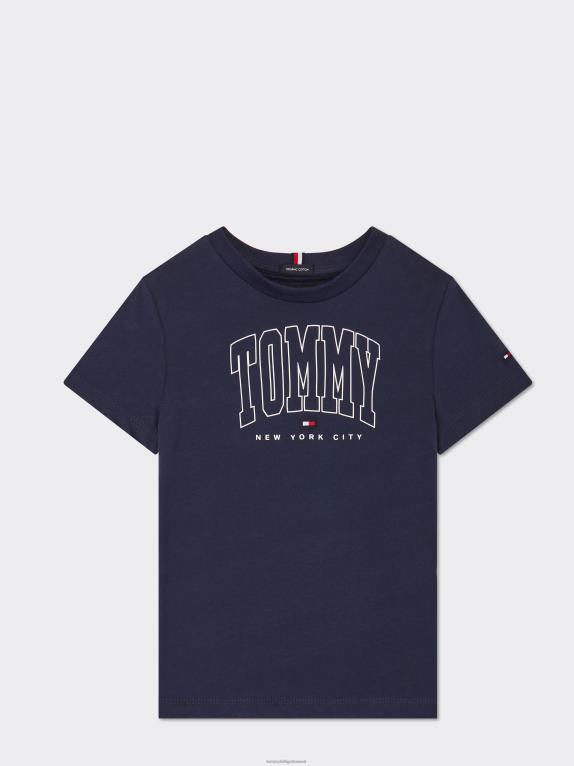 البحرية الشفق Tommy Hilfiger تي شيرت بشعار اسكواش جريء للأولاد من 3 إلى 7 سنوات 44644321