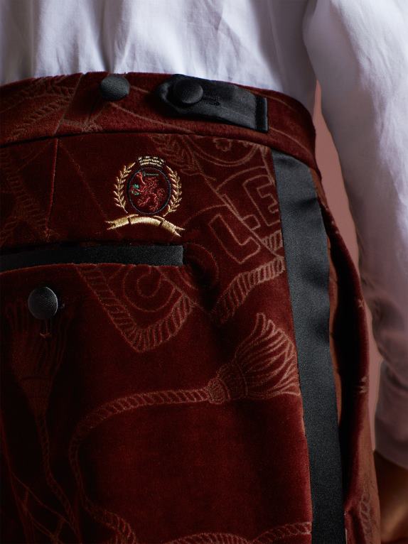 الماهوجني الكلاسيكي Tommy Hilfiger المجموعة الرابعة من السراويل المخملية ذات المقاس النحيف 446441061