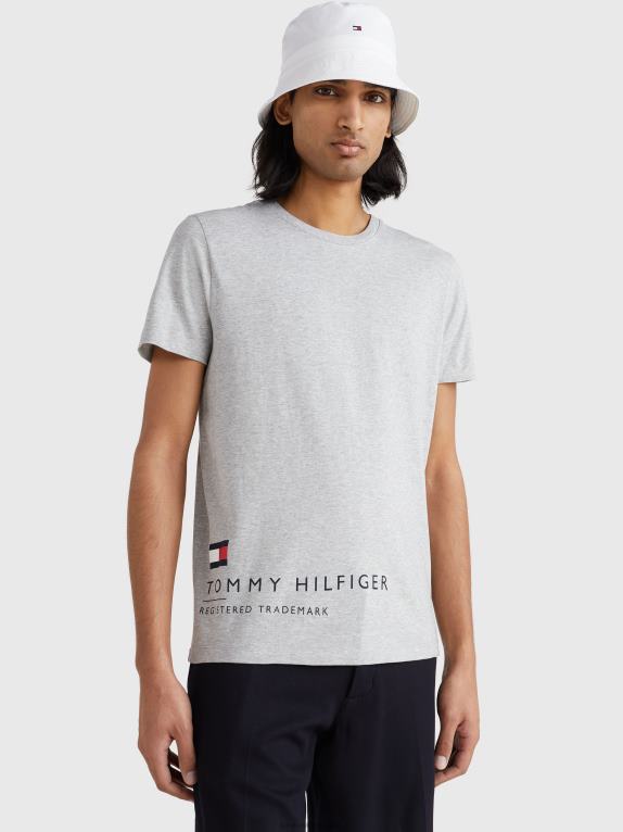 هيذر رمادي فاتح Tommy Hilfiger تيشيرت بشعار ملفوف 446441503