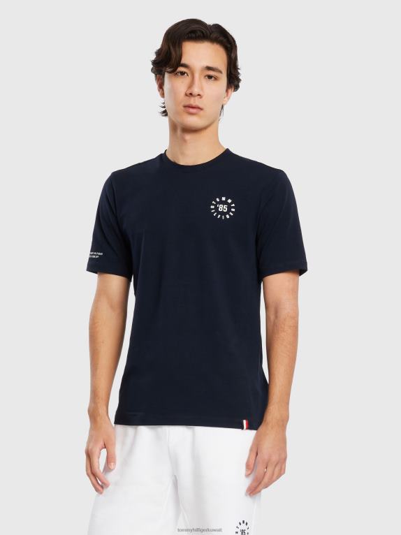 سماء الصحراء Tommy Hilfiger فانلة تي شيرت مطبوع عليها بالجرافيت 446441540