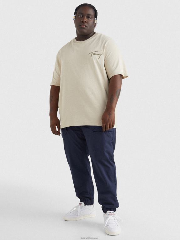 رمل السافانا Tommy Hilfiger بالإضافة إلى تيشيرت مطرز بالتوقيع 446441549