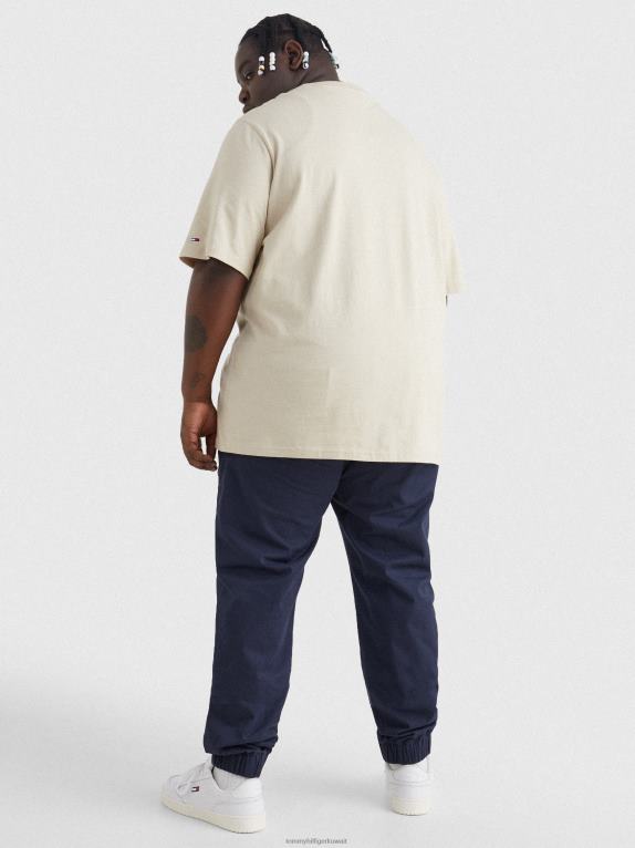 رمل السافانا Tommy Hilfiger بالإضافة إلى تيشيرت مطرز بالتوقيع 446441549