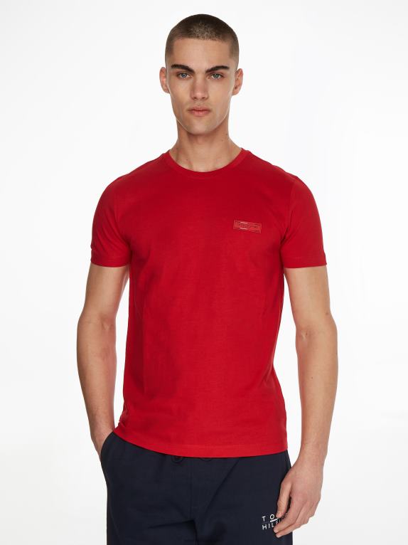 الأحمر الأساسي Tommy Hilfiger تي شيرت بشارة منسوجة 446441554