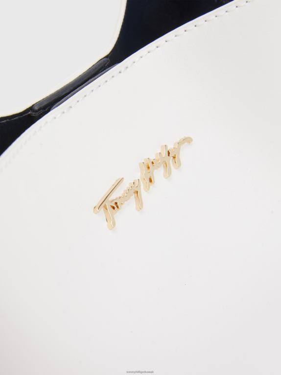 ناصعة البياض Tommy Hilfiger حقيبة دلو بحزام أيقوني 446441796