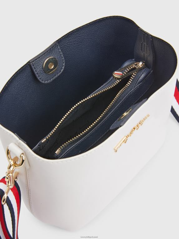 ناصعة البياض Tommy Hilfiger حقيبة دلو بحزام أيقوني 446441796