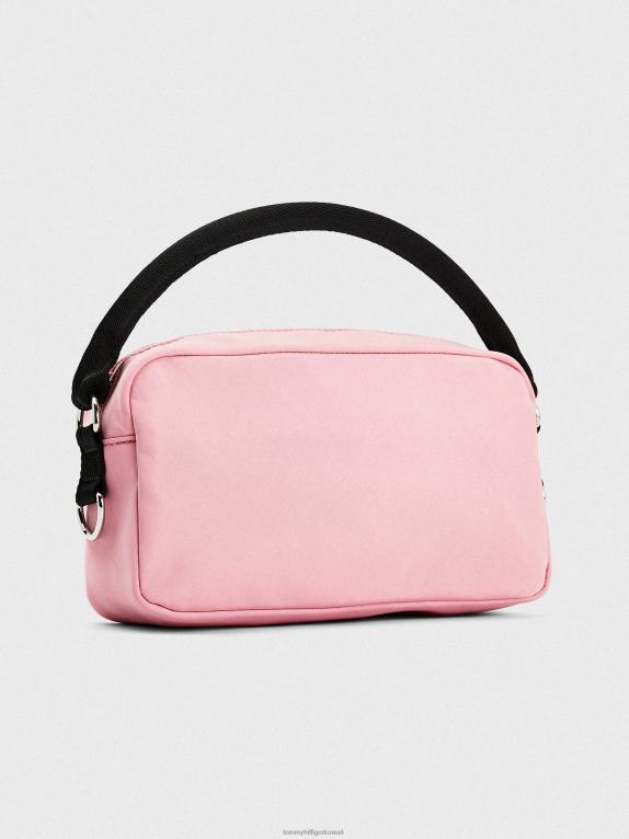 الوردي الطازج Tommy Hilfiger حقيبة كروس ببروش الشارة 446441804