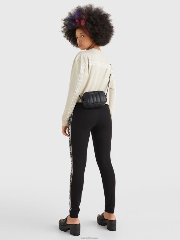 أسود Tommy Hilfiger حقيبة كروس مبطنة ببروش الشعار 446441826