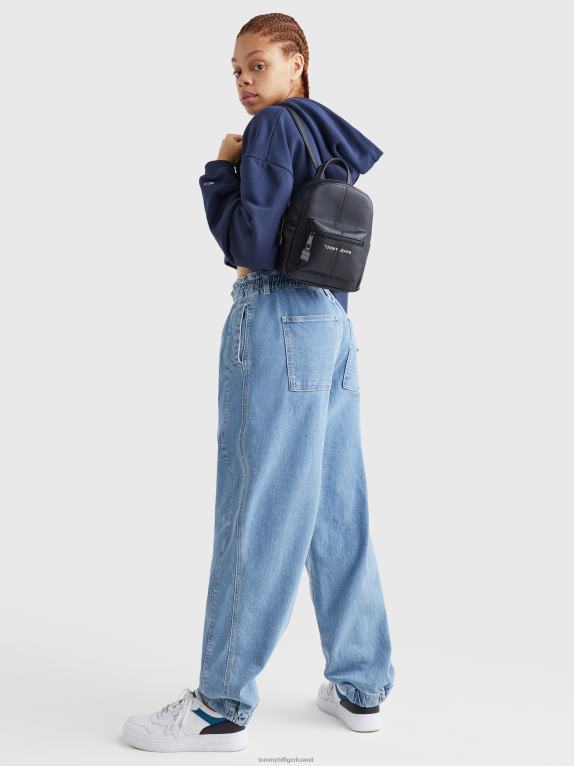 أسود Tommy Hilfiger حقيبة ظهر صغيرة بشعار معدني 446441830