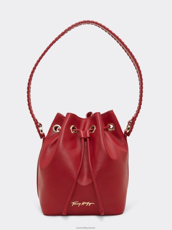 التوت الملكي Tommy Hilfiger حقيبة دلو من الجلد الفاخر بشعار الماركة 446441836