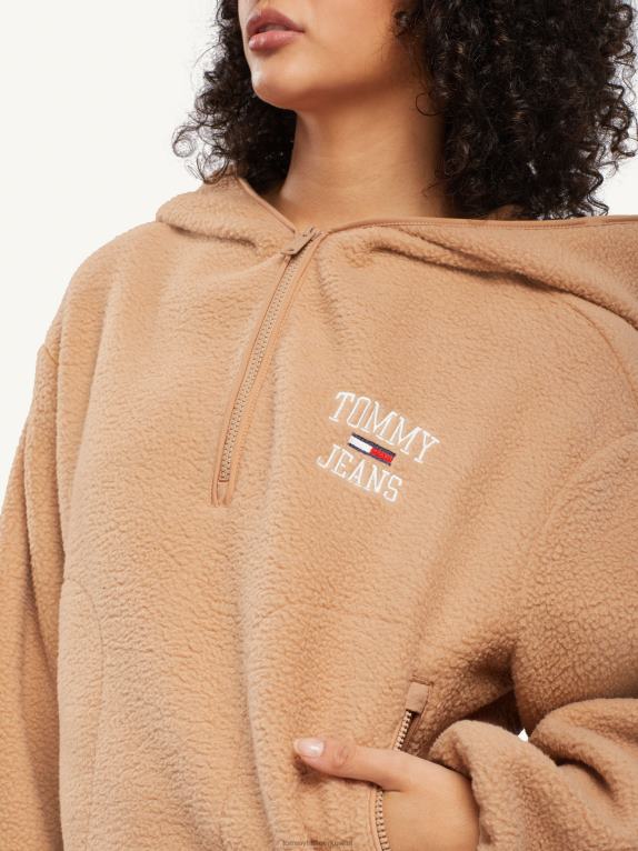 الجمل الناعم Tommy Hilfiger بوبوفر من الصوف القطبي المُعاد تدويره في الكلية 446442022