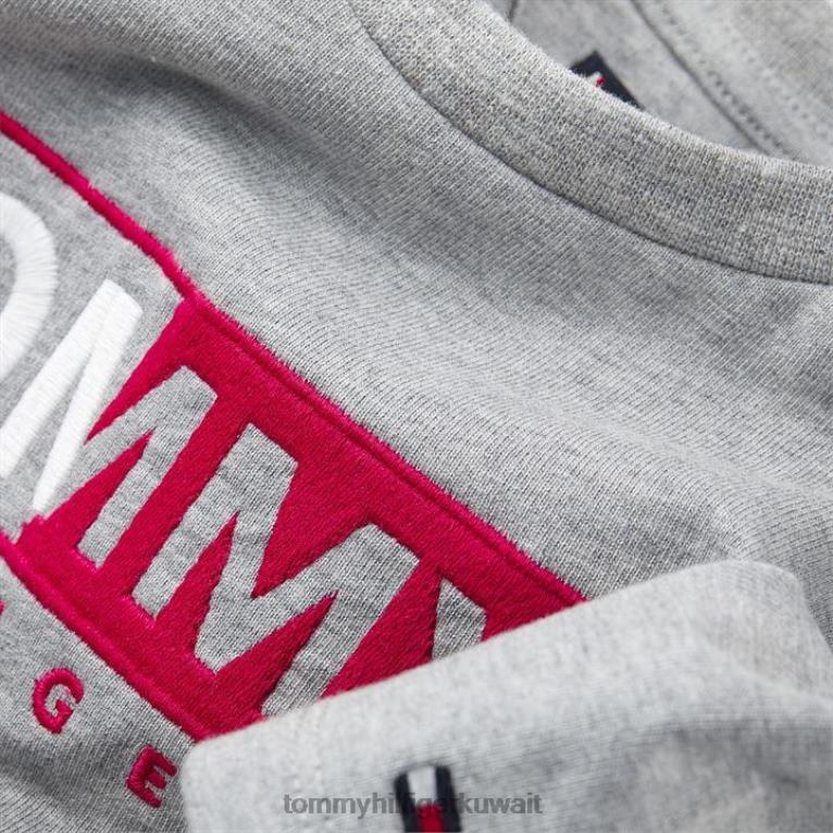 رمادي فاتح Tommy Hilfiger تيشيرت بشعار مطرز 4464420703