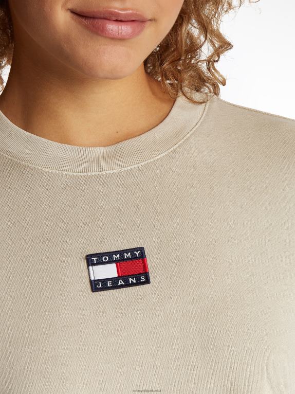 رمل السافانا Tommy Hilfiger فستان قصير تي شيرت بشارة أساسية 446442107