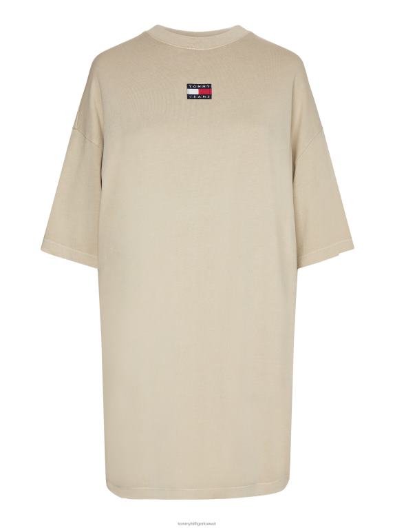 رمل السافانا Tommy Hilfiger فستان قصير تي شيرت بشارة أساسية 446442107