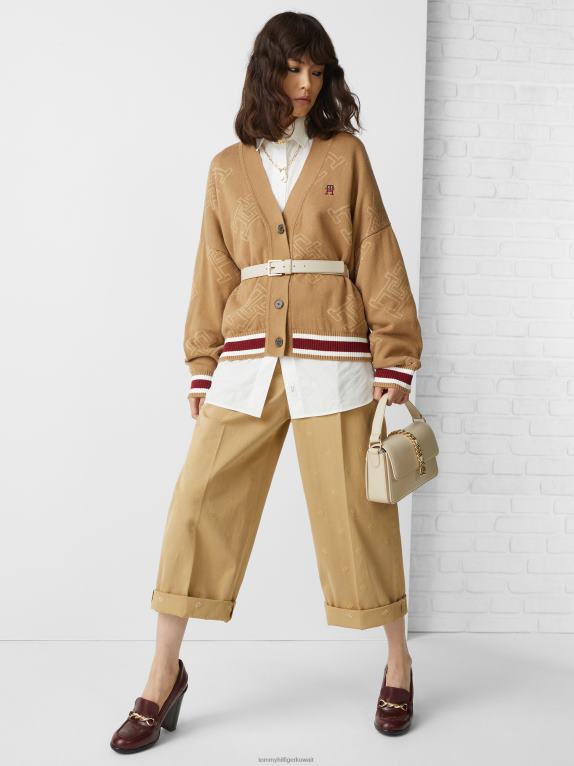 الكاكي الريف Tommy Hilfiger سترة بقصة مريحة ومونوجرام 446442182