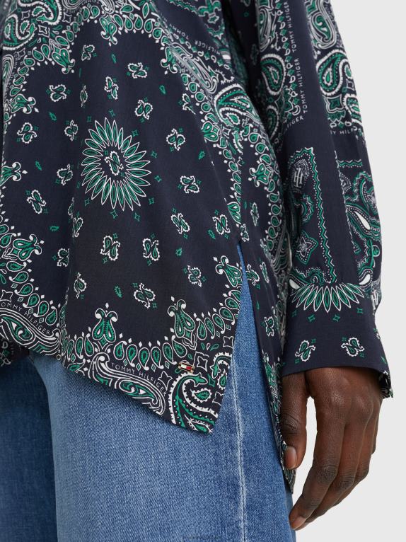 وضعت باندانا/سماء الصحراء Tommy Hilfiger بلوزة فيسكوز بقصة مريحة وطبعة باندانا 446442395