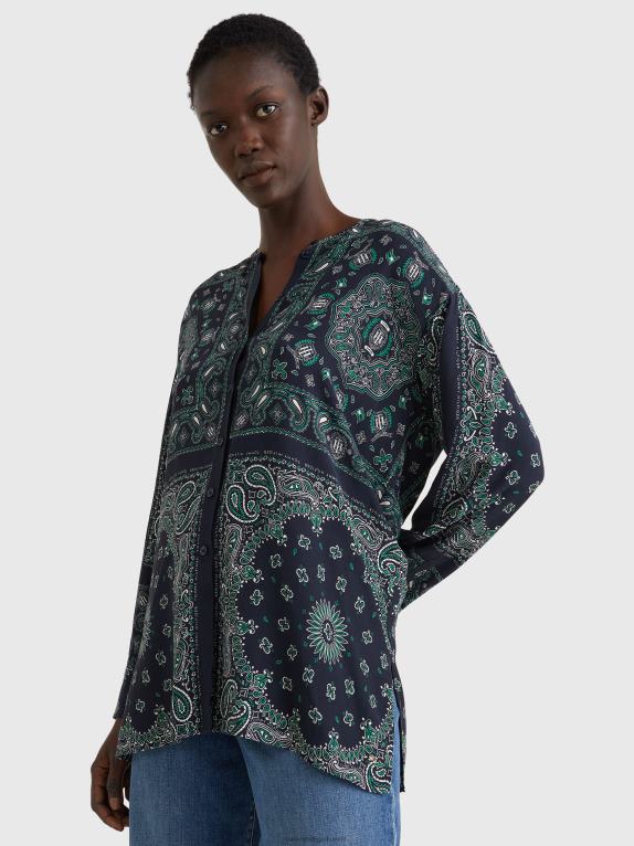 وضعت باندانا/سماء الصحراء Tommy Hilfiger بلوزة فيسكوز بقصة مريحة وطبعة باندانا 446442395