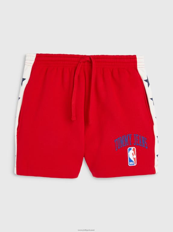 أحمر ريفي Tommy Hilfiger شورت جينز وشعار الدوري الاميركي للمحترفين 446442468