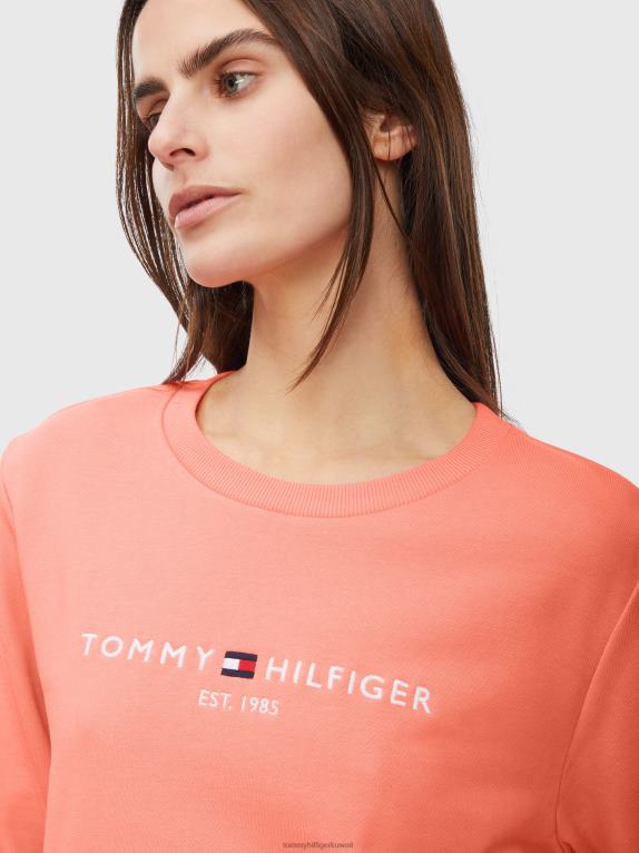 زهر المرجان Tommy Hilfiger سويت شيرت من القطن العضوي بشعار الماركة 446442595