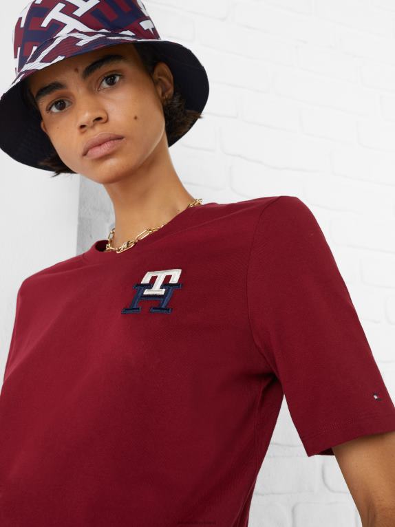 روج Tommy Hilfiger تي شيرت من القطن العضوي بطبعة مونوغرام 446442705