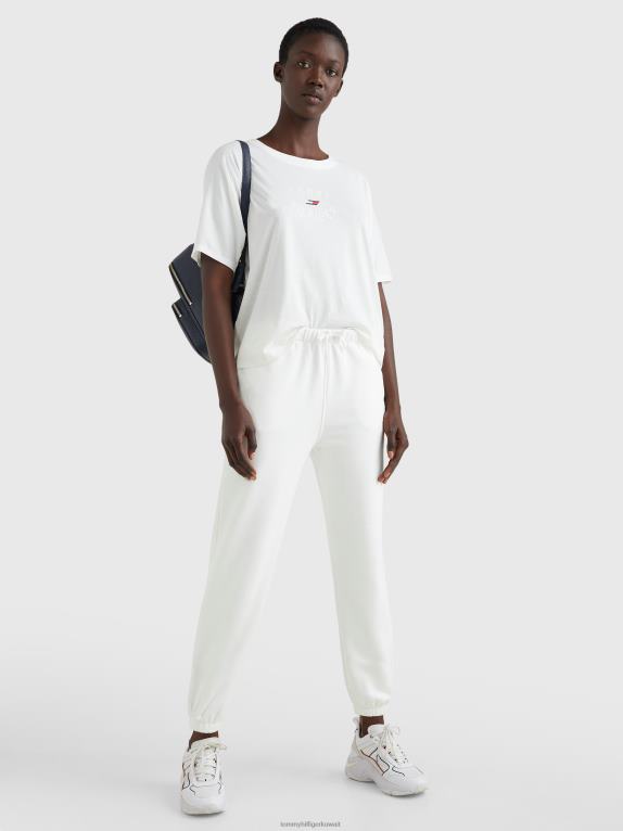 بيج فاتح Tommy Hilfiger تي شيرت رياضي بقصة مريحة ورسومات 446442719