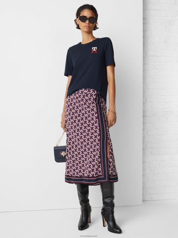 سماء الصحراء Tommy Hilfiger تي شيرت من القطن العضوي بطبعة مونوغرام 446442720