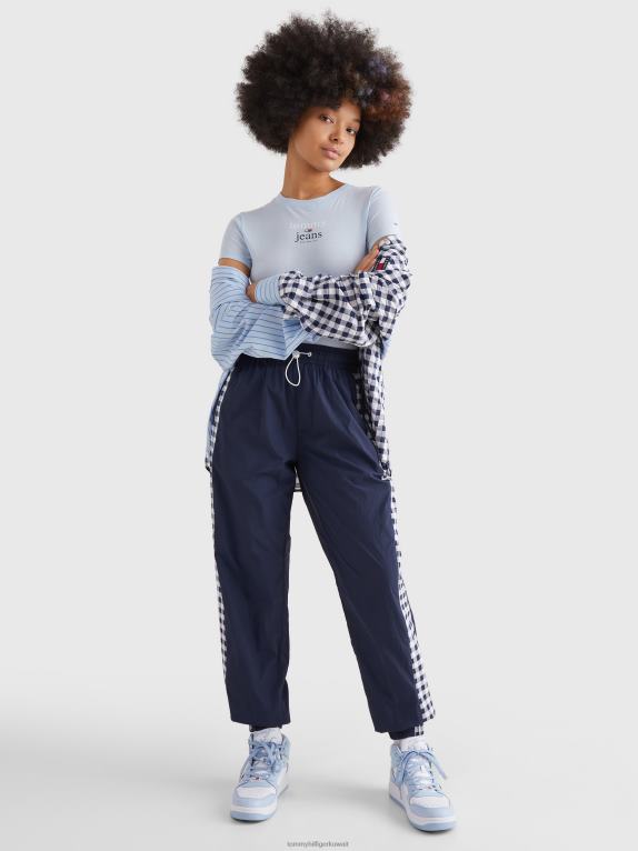 سماء شامبراي Tommy Hilfiger تيشيرت بشعار أساسي 446442725