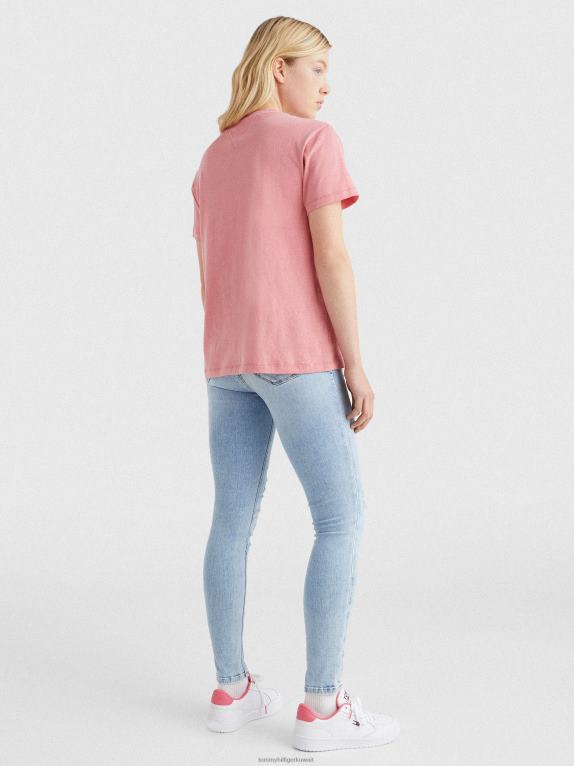 وردة الحديقة Tommy Hilfiger تيشيرت بشعار الماركة وقصة مريحة 446442748