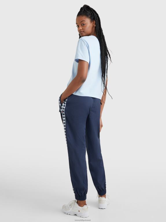 سماء شامبراي Tommy Hilfiger تيشيرت برقبة دائرية وشارة 446442786