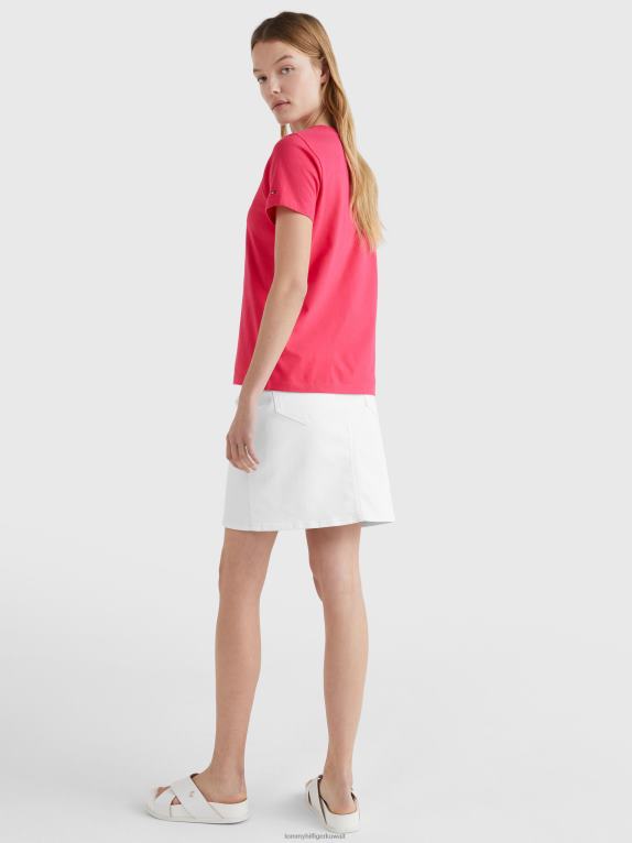 روعة الوردي Tommy Hilfiger تيشيرت أساسي برقبة دائرية وشعار 446442871