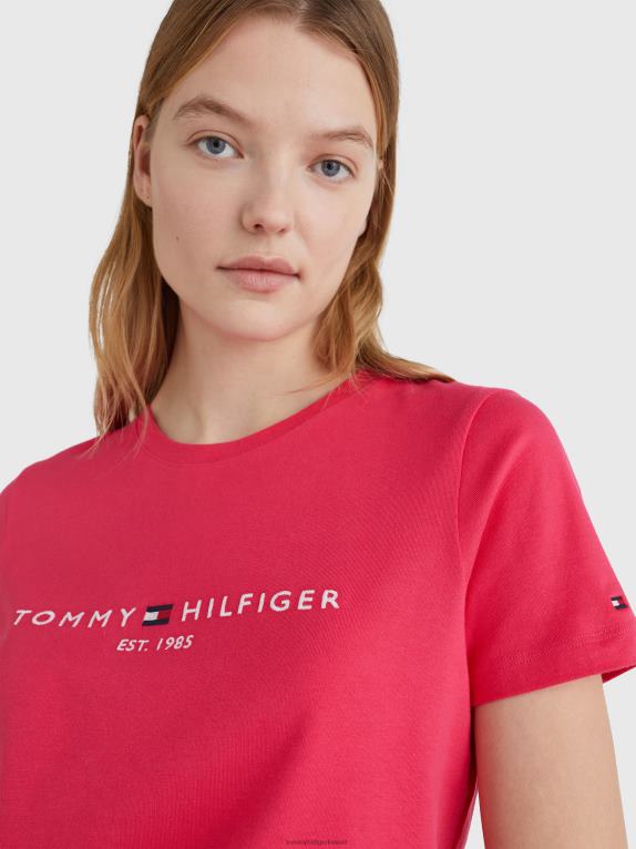 روعة الوردي Tommy Hilfiger تيشيرت أساسي برقبة دائرية وشعار 446442871