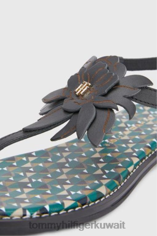 أسود Tommy Hilfiger صندل مسطح من الجلد بطبعة مونوغرام وزهور 446443314