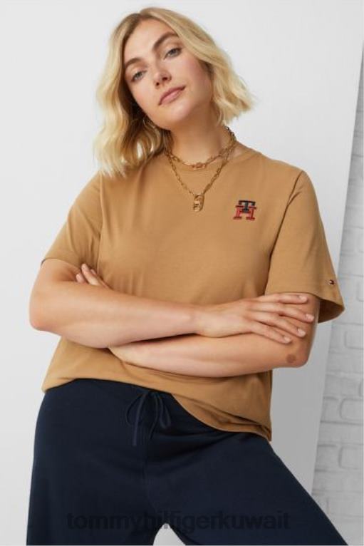 بني Tommy Hilfiger تيشيرت مطرز بحرف مونوغرام 446443560