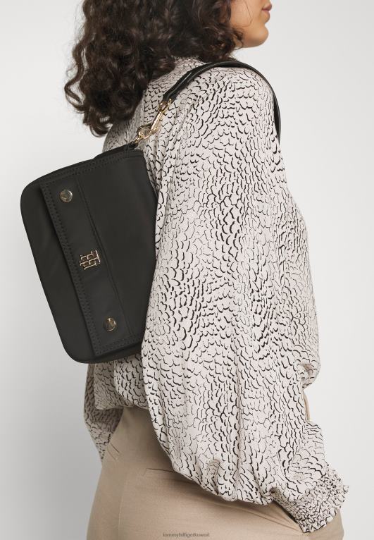 أسود Tommy Hilfiger حقيبة كتفي 446443873