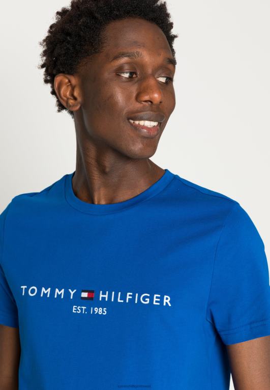 الجزيرة اليونانية الزرقاء Tommy Hilfiger تيشيرت بطبعة شعار الماركة 446443971
