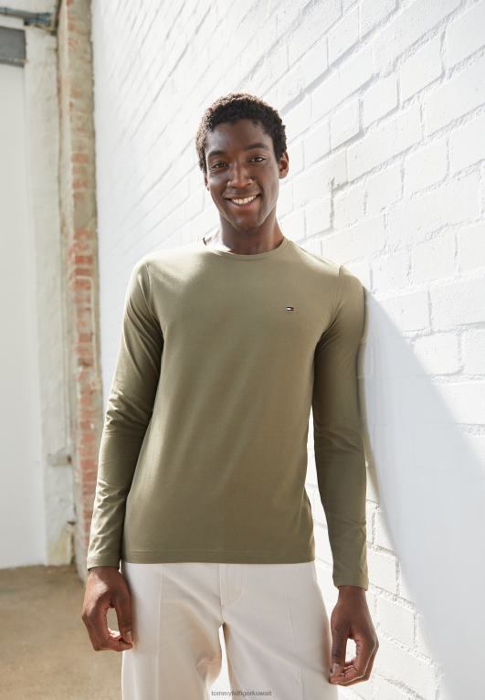 عسكرية باهتة Tommy Hilfiger تيشيرت بأكمام طويلة وقصة ضيقة قابلة للتمدد 446444001