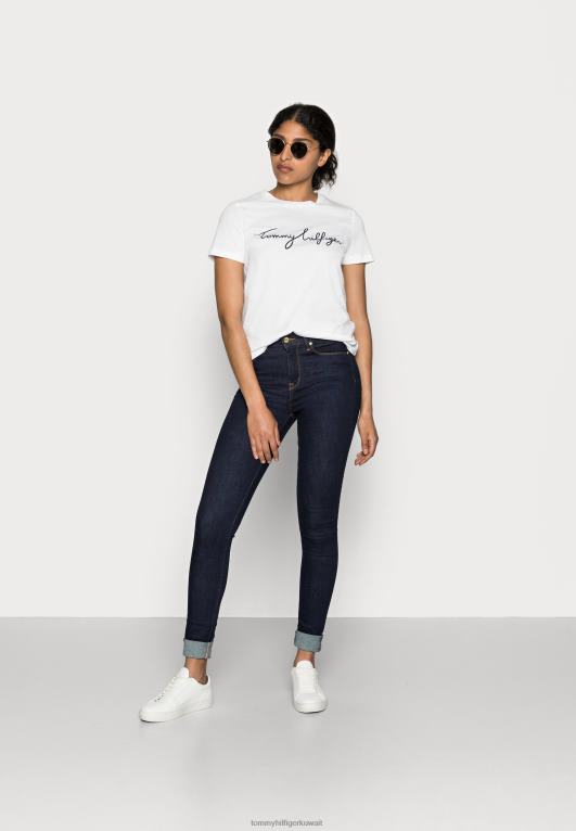 الأبيض الكلاسيكي Tommy Hilfiger تيشيرت بطبعة جرافيك ورقبة دائرية 446444228