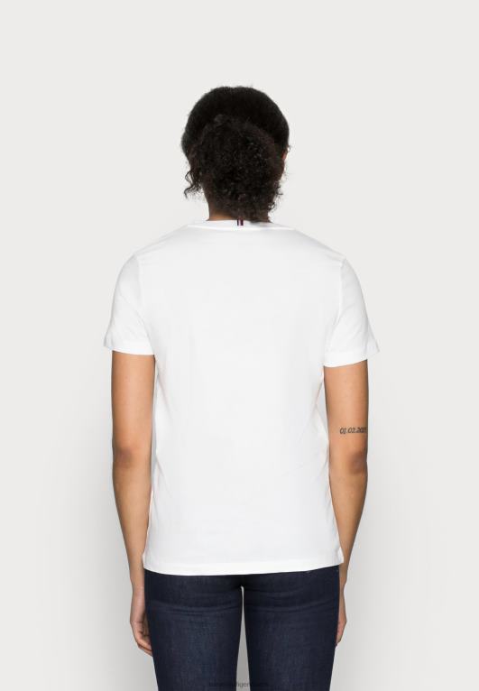 الأبيض الكلاسيكي Tommy Hilfiger تيشيرت بطبعة جرافيك ورقبة دائرية 446444228