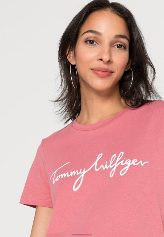 الإنجليزية الوردي Tommy Hilfiger تي شيرت برقبة دائرية وطبعة جرافيك 446444410