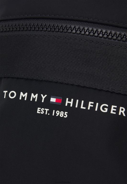 أسود Tommy Hilfiger حقيبة صغيرة مثبتة على الجسم للجنسين 446444478