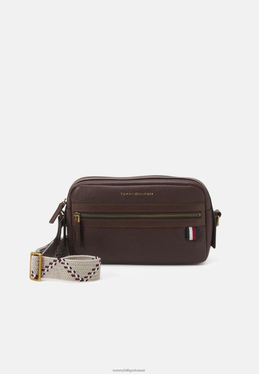 بني Tommy Hilfiger مراسل متميز عبر حقيبة الجسم 446444479