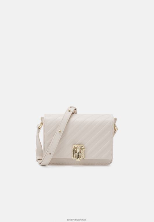 ريشة بيضاء Tommy Hilfiger مخطط متقاطع منقوش على حقيبة الجسم 446444630