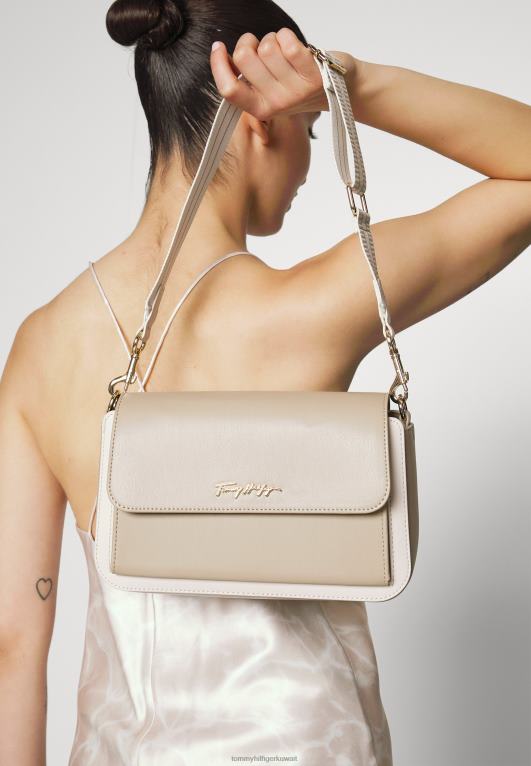 اللون البيج Tommy Hilfiger حقيبة كتف مميزة 446444694