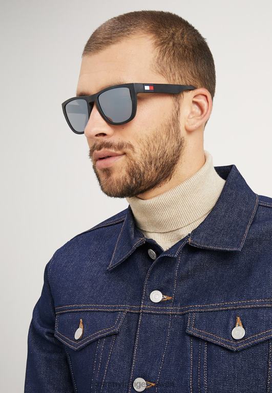 مات الأسود Tommy Hilfiger نظارة شمسيه 446444775