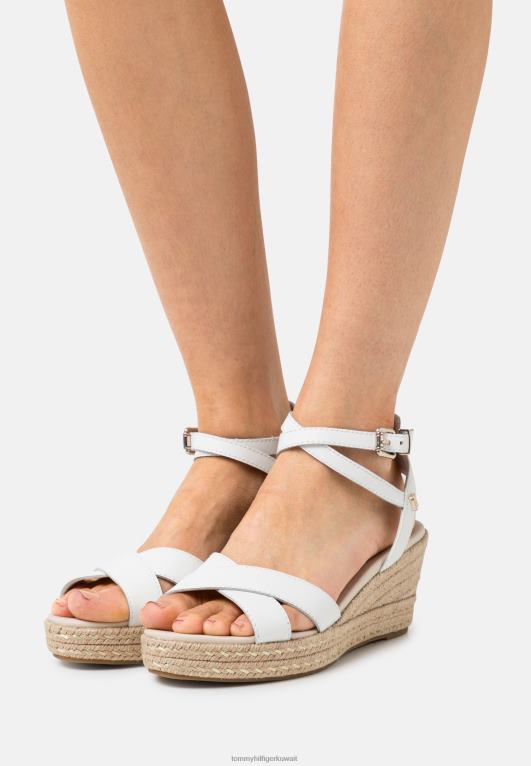 بيج فاتح Tommy Hilfiger الصنادل النسائية منصة إسفين منخفضة 446444783