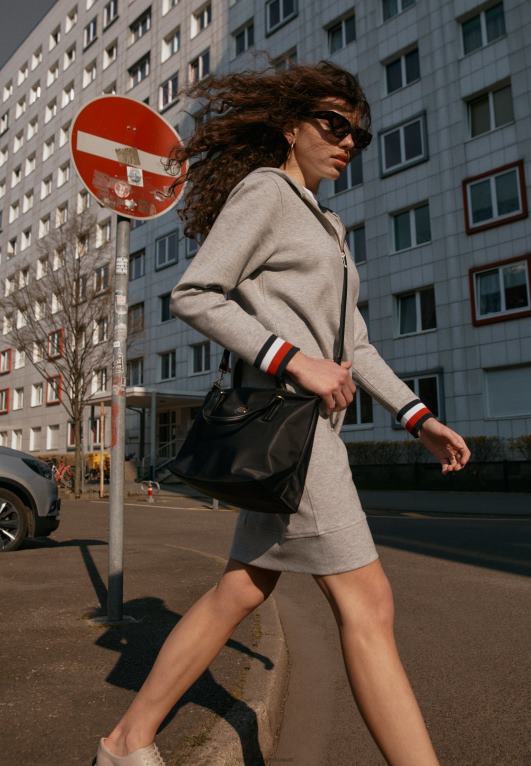 أسود Tommy Hilfiger حقيبة يد صغيرة الخشخاش 446444892