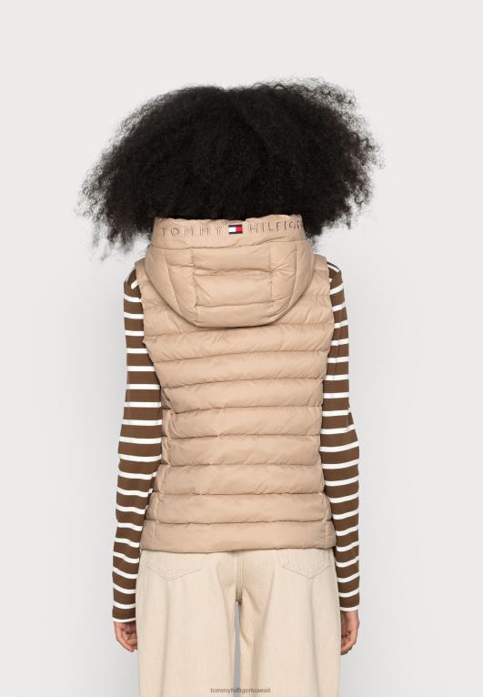 اللون البيج Tommy Hilfiger صدرية سترة تحمل شعار سورونا 446444938