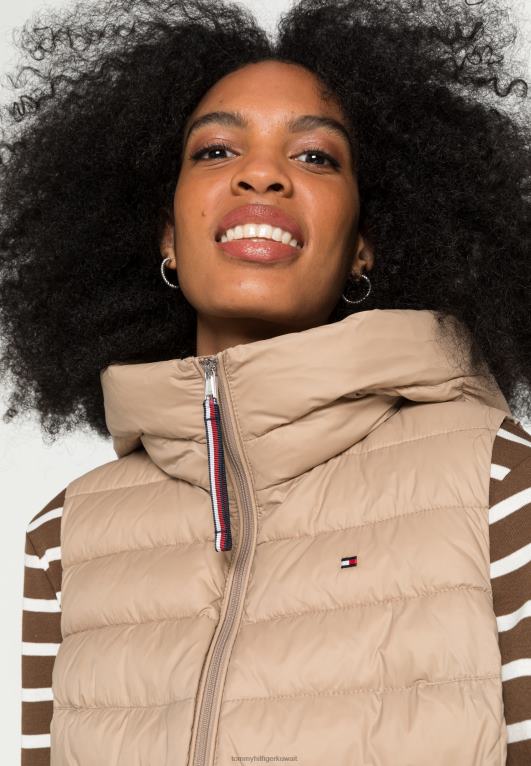 اللون البيج Tommy Hilfiger صدرية سترة تحمل شعار سورونا 446444938