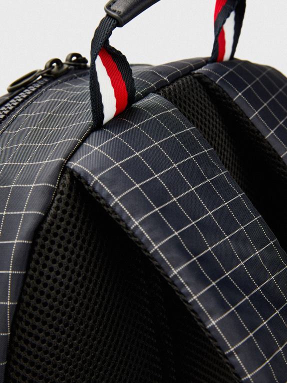 سماء الصحراء Tommy Hilfiger حقيبة الظهر المنشأة 44644499