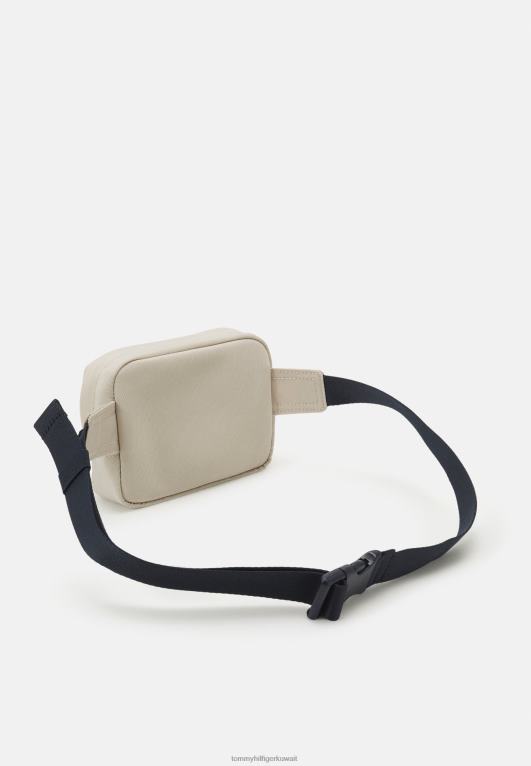 رمل السافانا Tommy Hilfiger حقيبة بوم بام للجنسين 446445047